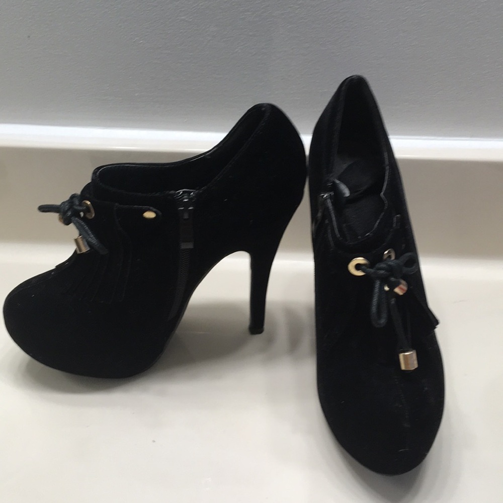 Delicacy Black Heels